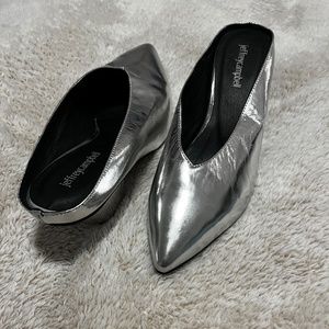 New w/o tags Jeffrey Campbell Silver pointed toe mules